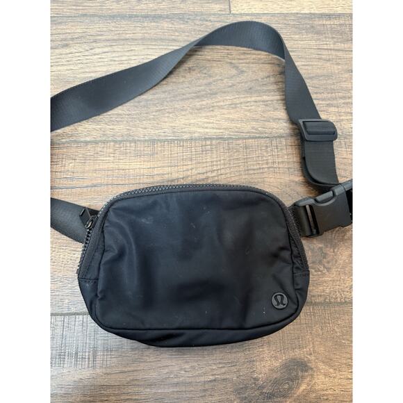 Lululemon Black Belt Bag - Picture 2 of 4